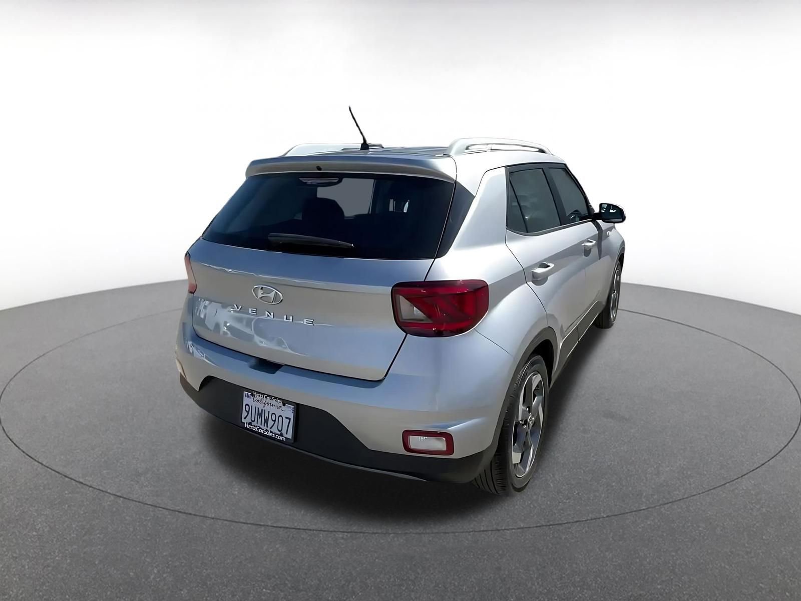 Used 2025 Hyundai Venue SEL FWD image 14