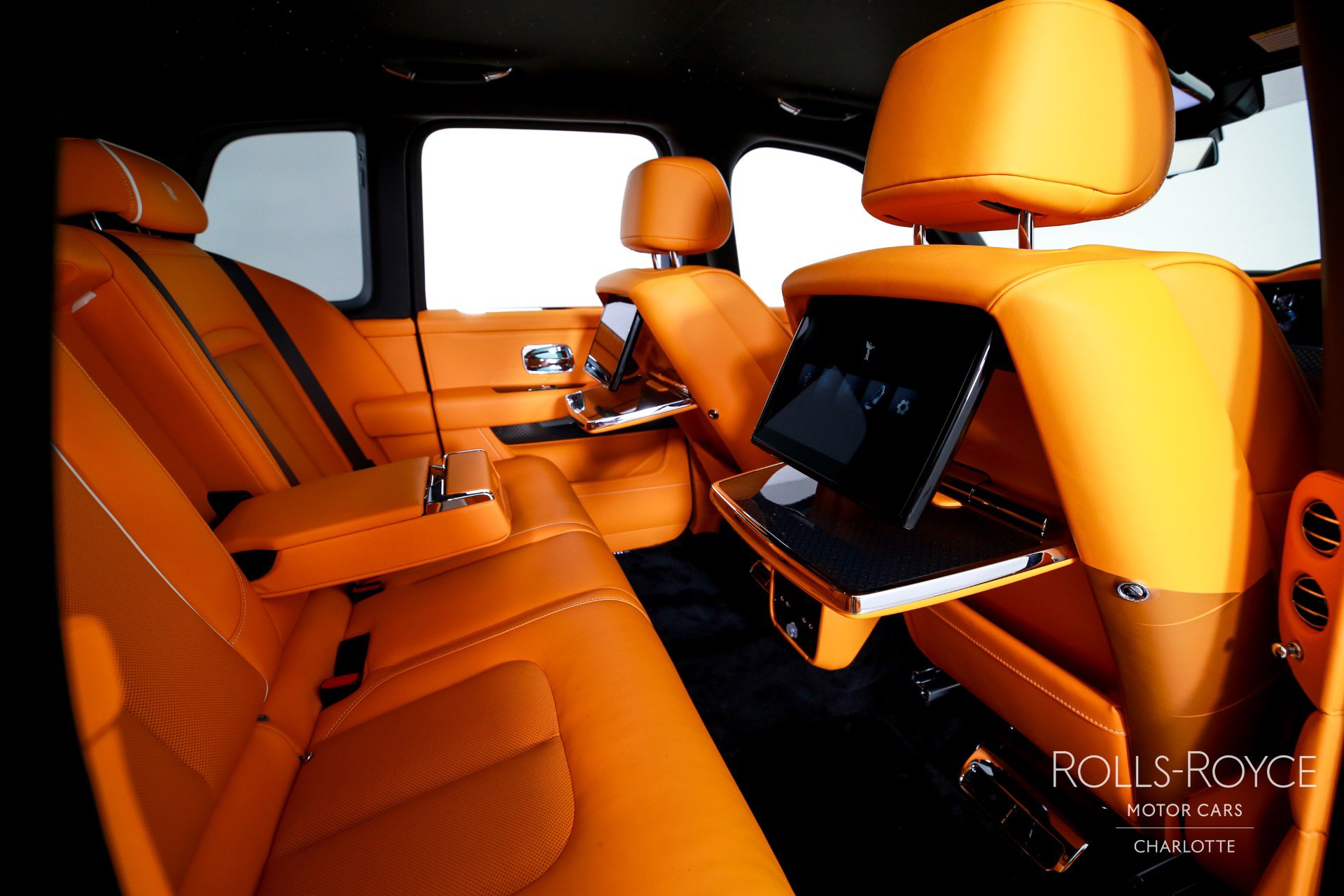 Used 2025 Rolls-Royce Cullinan Black Badge image 30