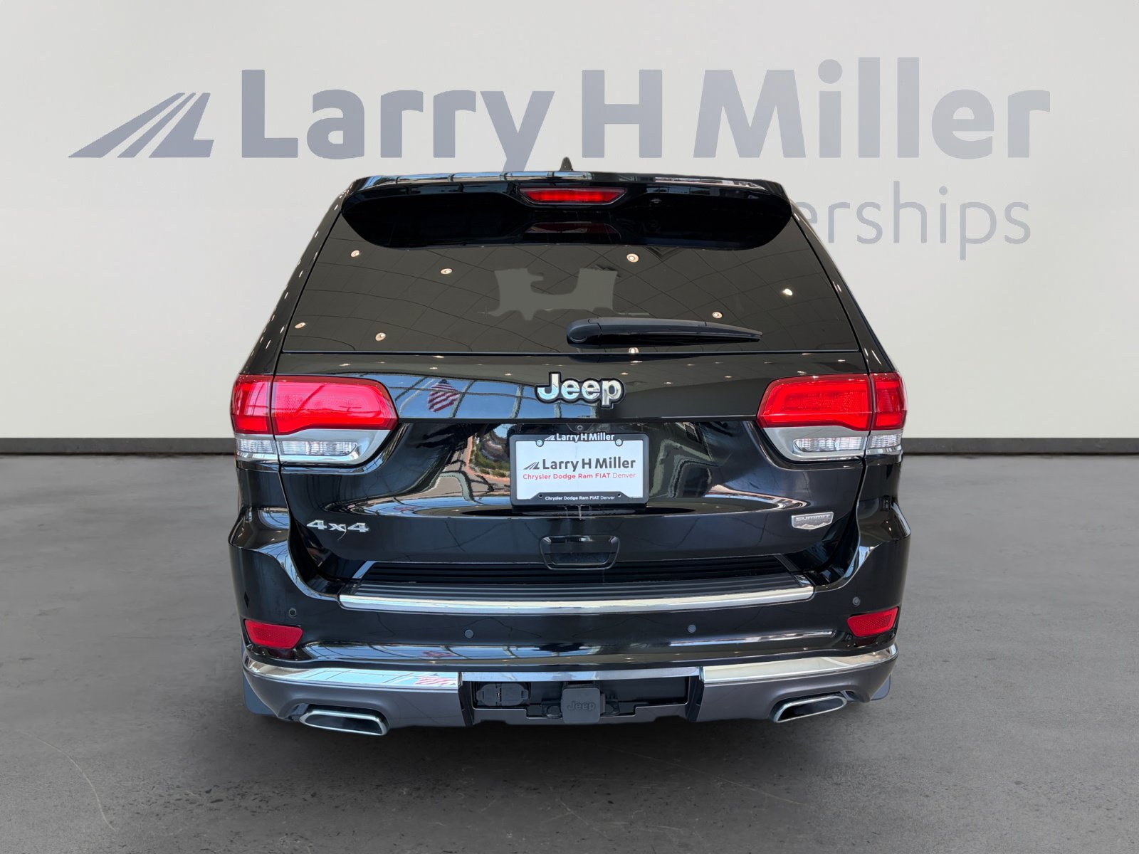 Used 2018 Jeep Grand Cherokee Summit AWD/4WD image 4
