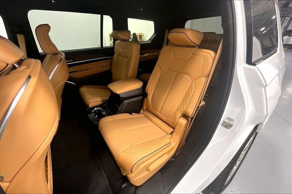 Used 2024 Jeep Grand Cherokee L Summit AWD/4WD image 26