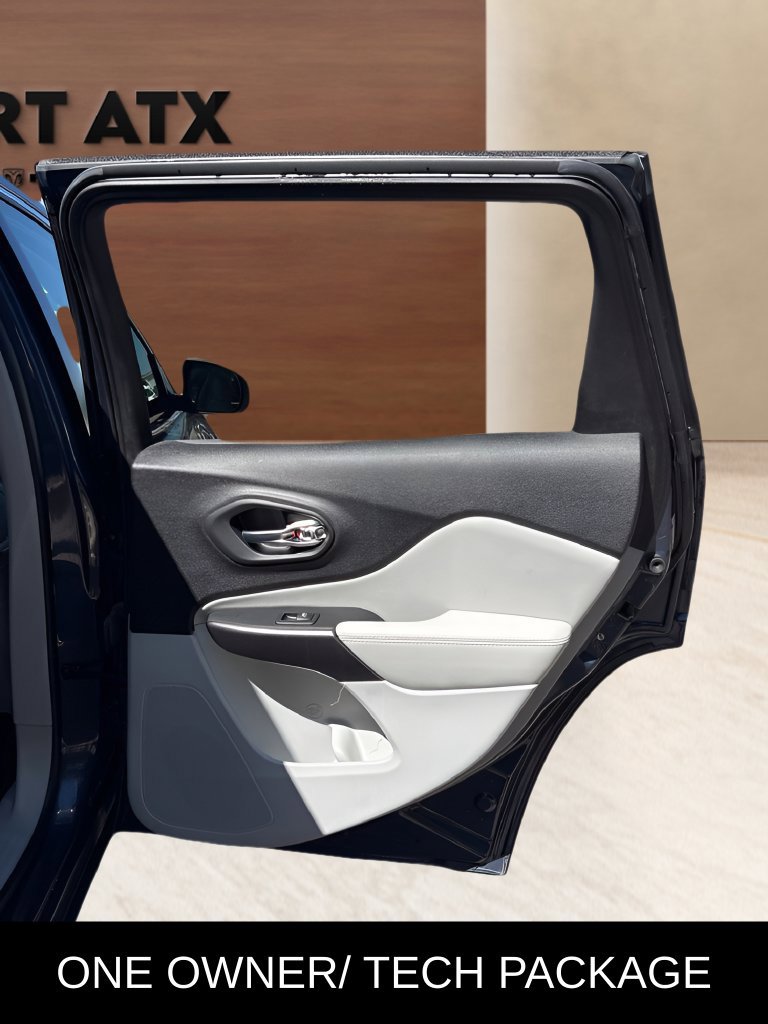 Used 2019 Jeep Cherokee Limited w/ Technology Group FWD image 11