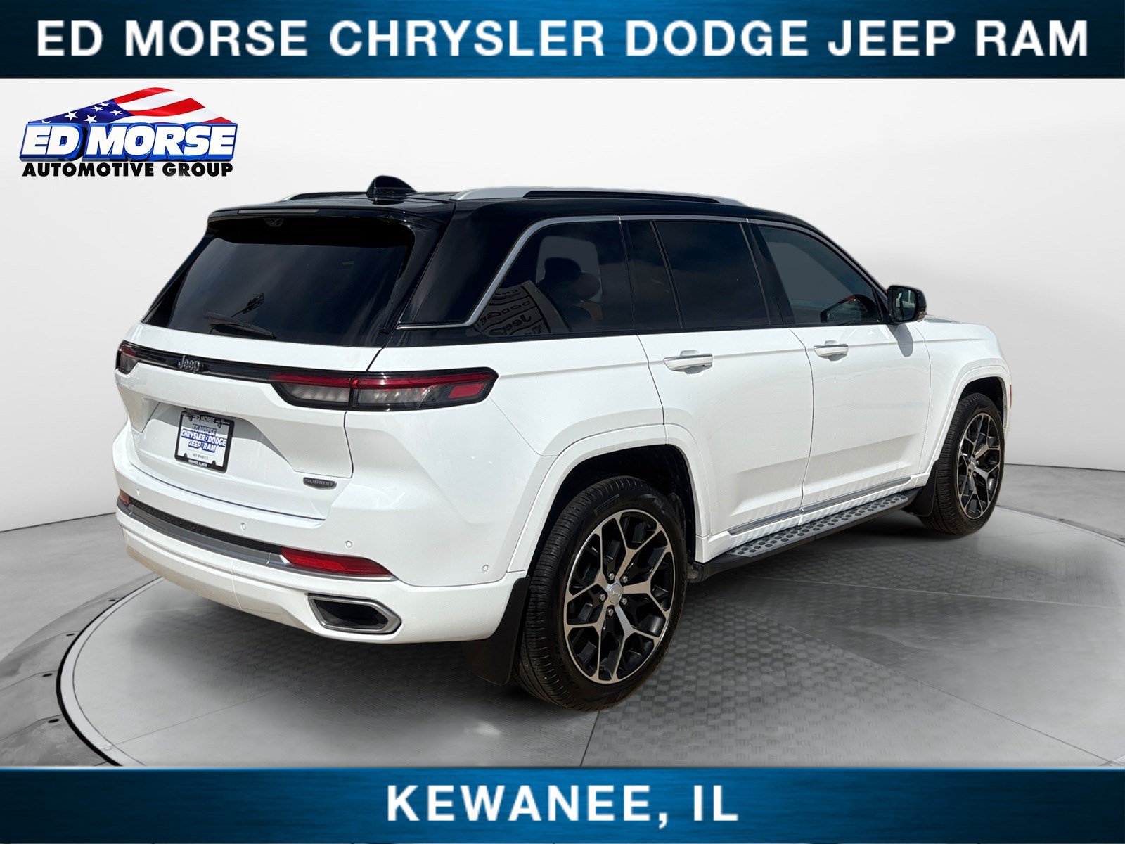 Used 2022 Jeep Grand Cherokee Summit AWD/4WD image 5