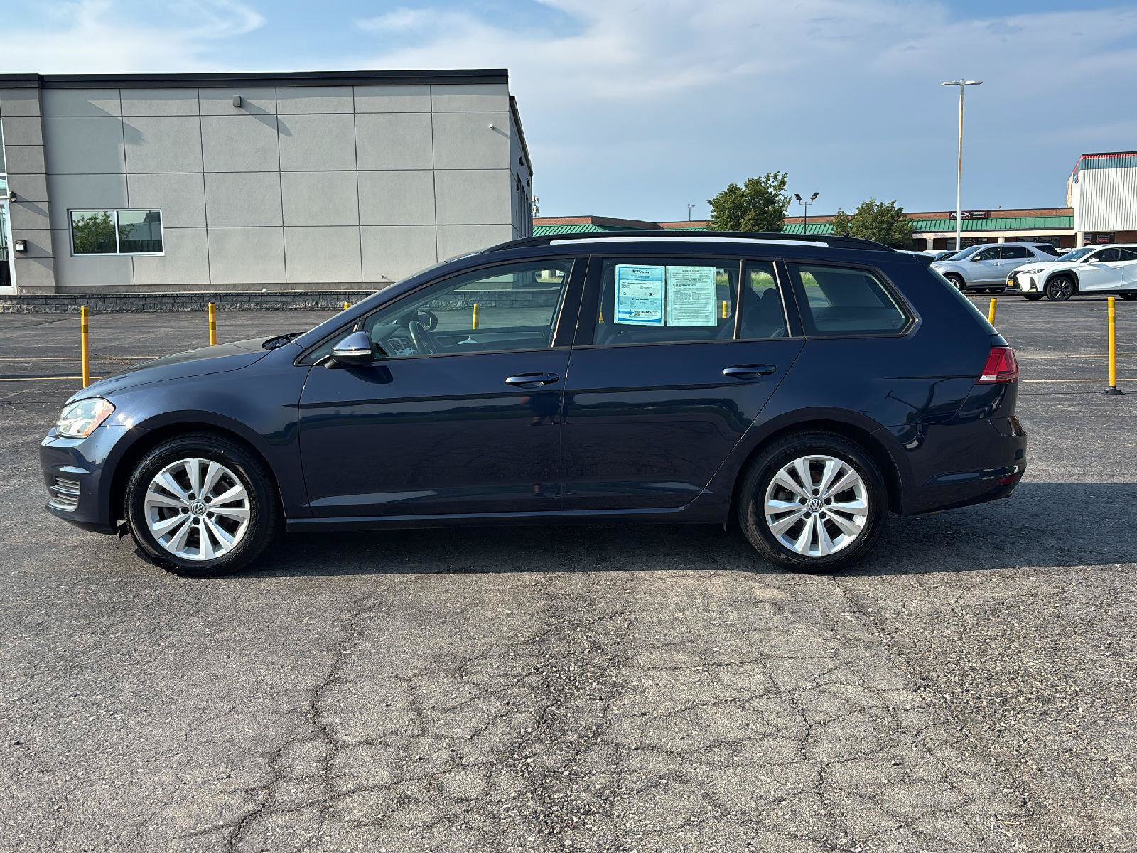 Used 2017 Volkswagen Golf S AWD/4WD image 4
