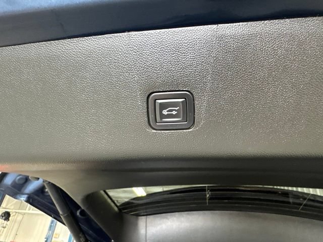 Used 2023 Chevrolet Traverse LT FWD image 13