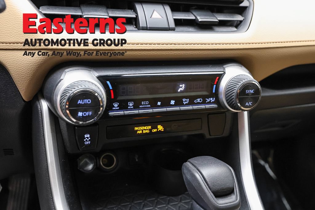 Used 2021 Toyota RAV4 LE w/ Carpet Mat Package (TMS) AWD/4WD image 20