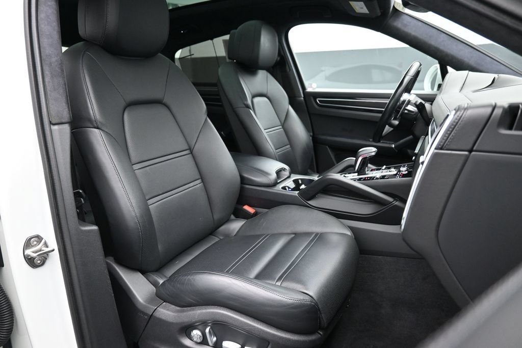 Used 2021 Porsche Cayenne GTS AWD/4WD image 29