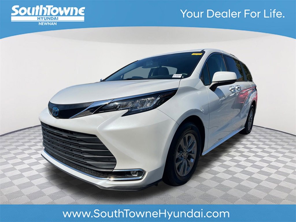 Used 2022 Toyota Sienna XLE