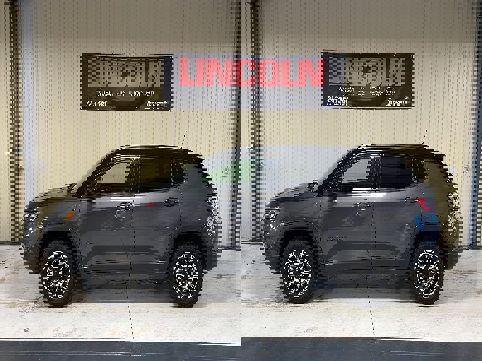 Used 2024 Jeep Compass Trailhawk image 2