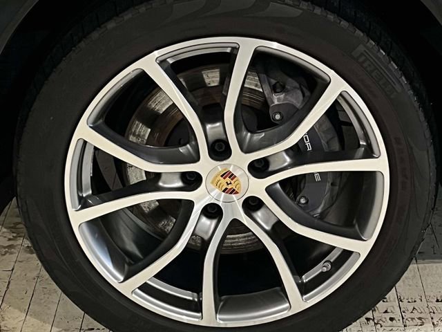Used 2023 Porsche Cayenne w/ Premium Package image 12