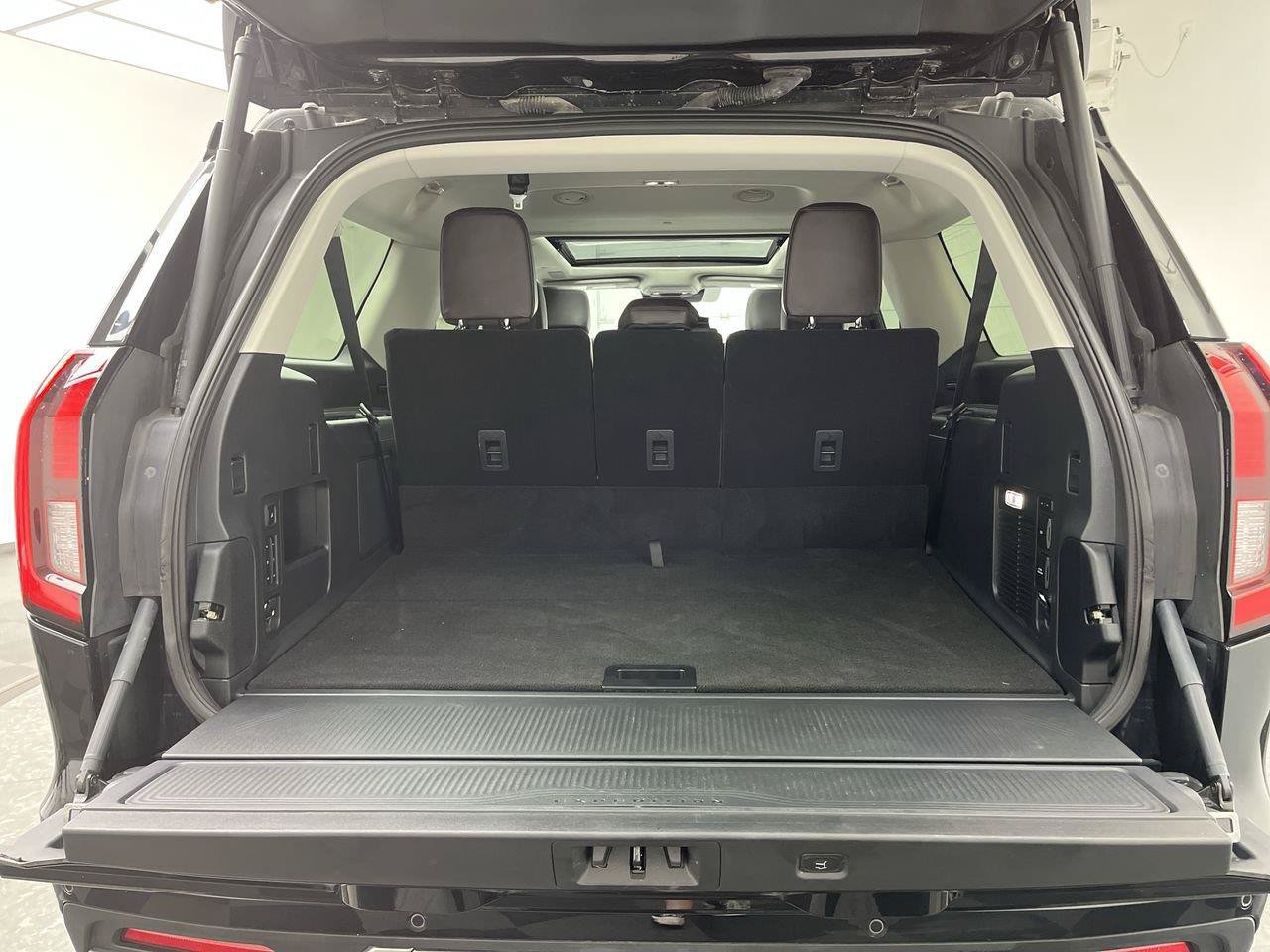 Certified 2025 Ford Expedition Max Platinum w/ Platinum Ultimate Package AWD/4WD image 34