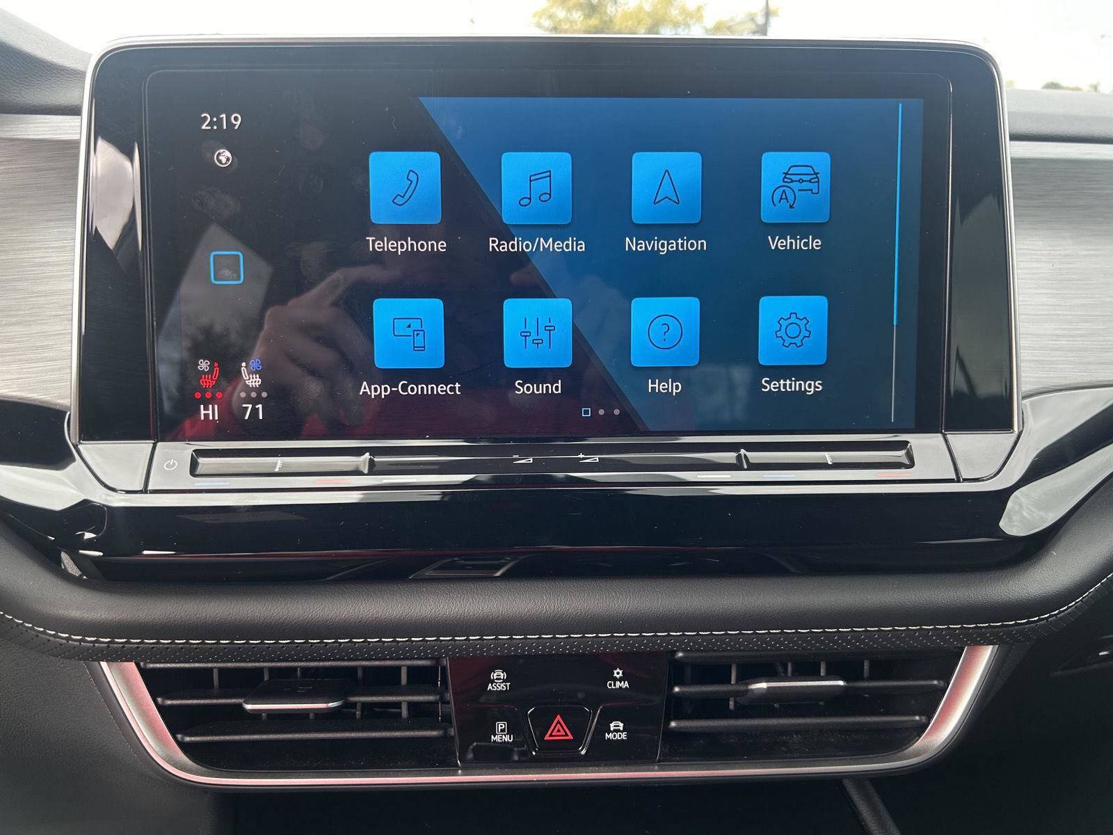 Used 2024 Volkswagen Atlas Cross Sport SE image 18