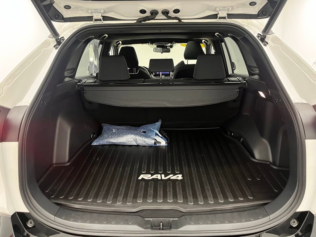 Used 2023 Toyota RAV4 SE w/ Weather & Moonroof Package image 10