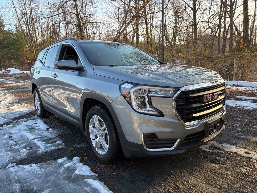 Used 2023 GMC Terrain SLE w/ Driver Convenience Package image 2