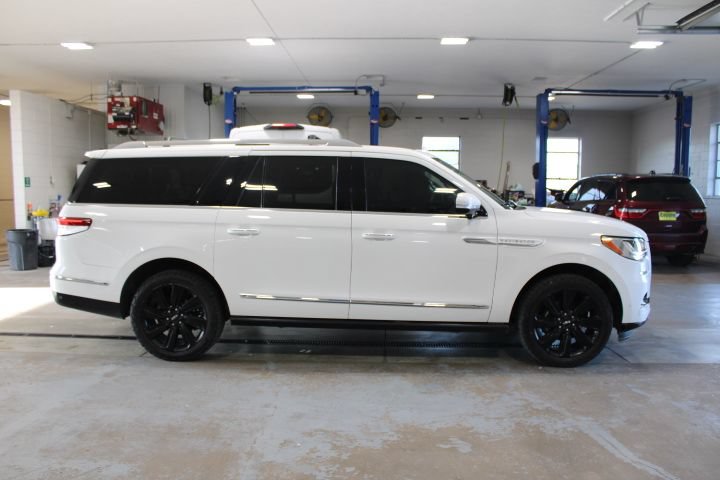 Used 2022 Lincoln Navigator L Reserve AWD/4WD image 10