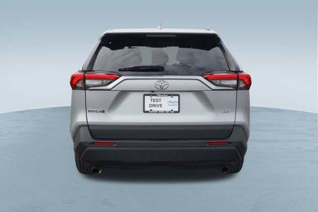 Used 2022 Toyota RAV4 LE image 7