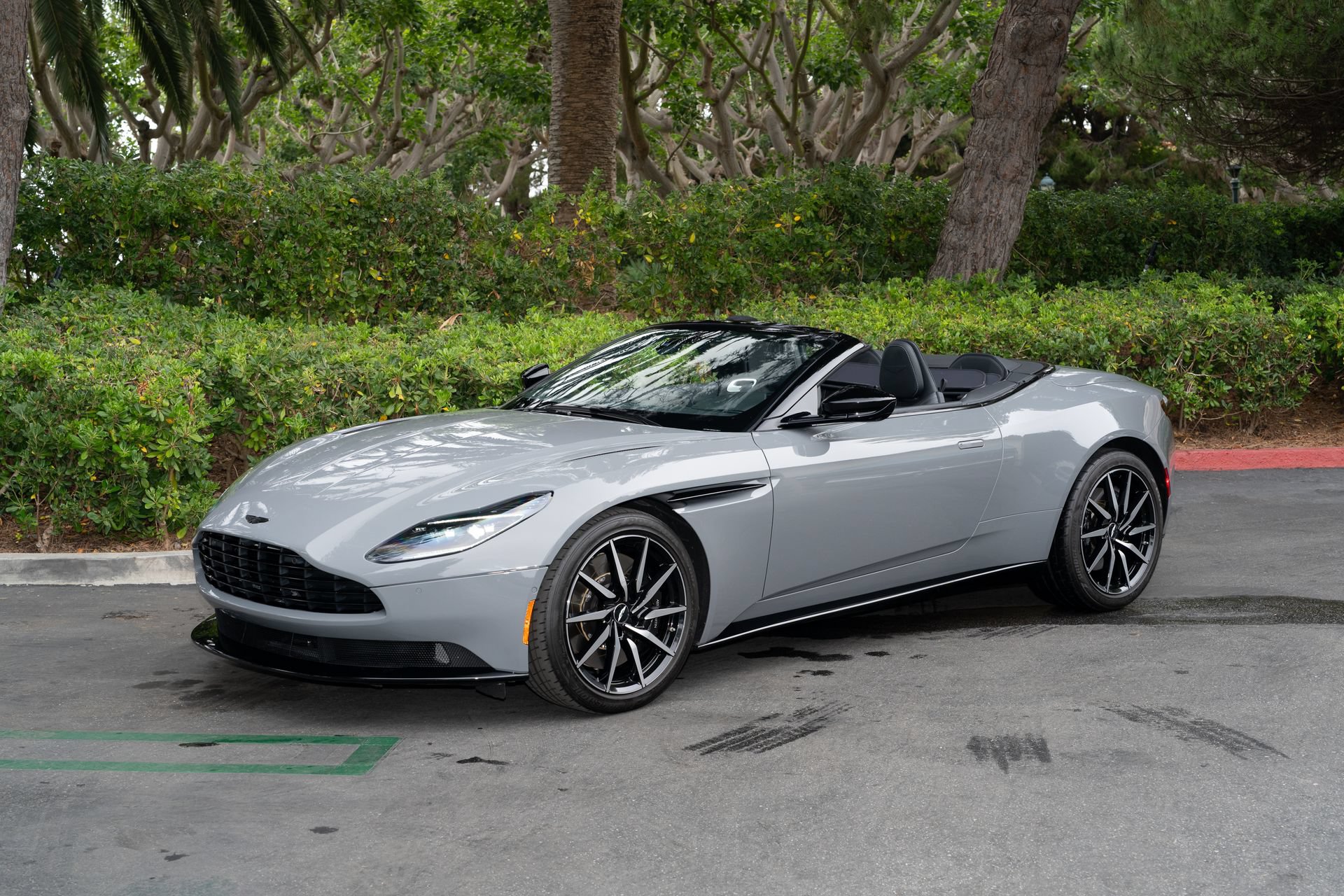 Used 2022 Aston Martin DB11 Volante RWD image 27
