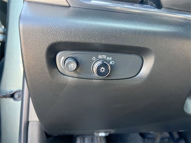 Used 2023 Chevrolet Traverse LT image 17