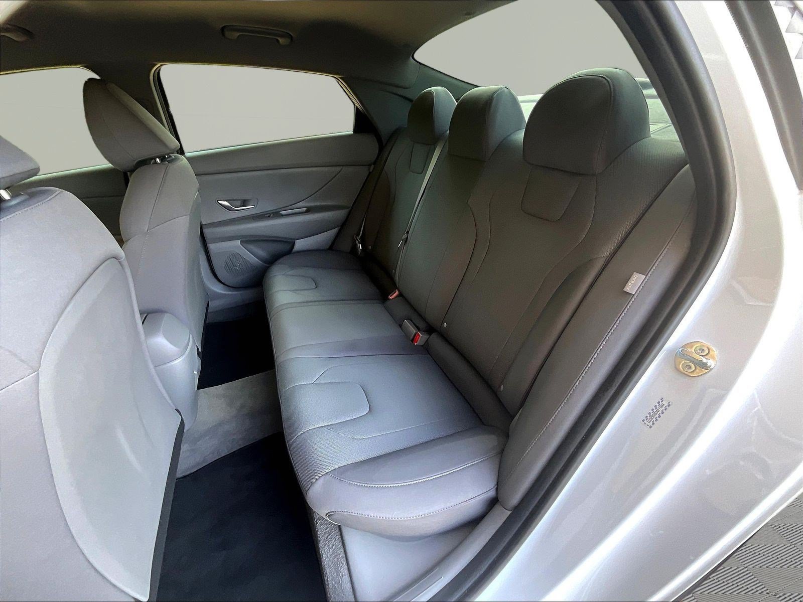 Used 2024 Hyundai Elantra SE FWD image 21