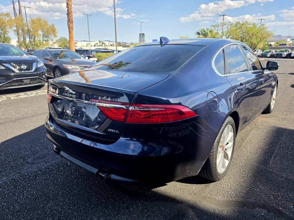 Used 2018 Jaguar XF Premium RWD image 5