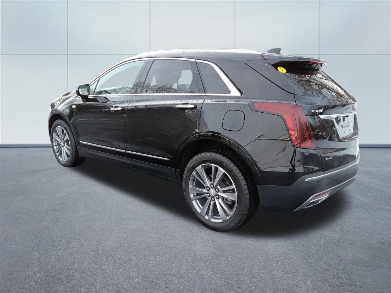 Used 2025 Cadillac XT5 Premium Luxury image 3