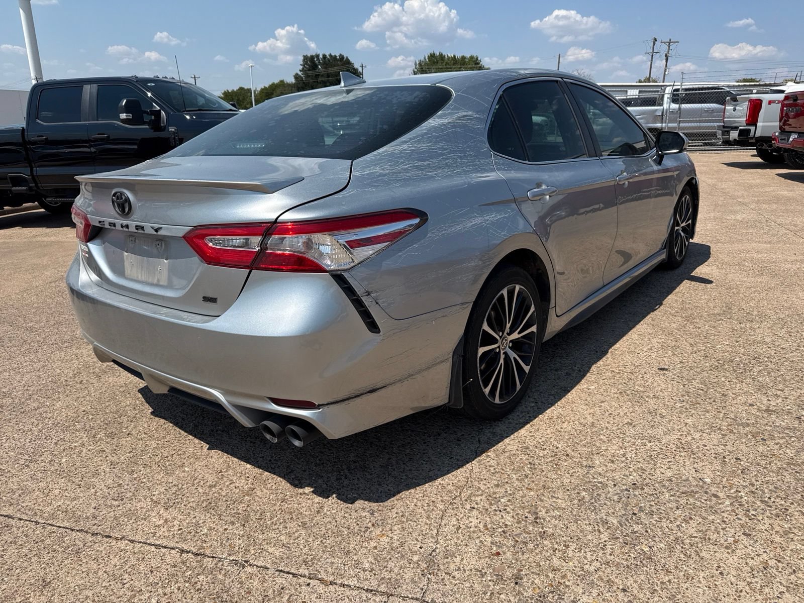 Used 2020 Toyota Camry SE FWD image 4