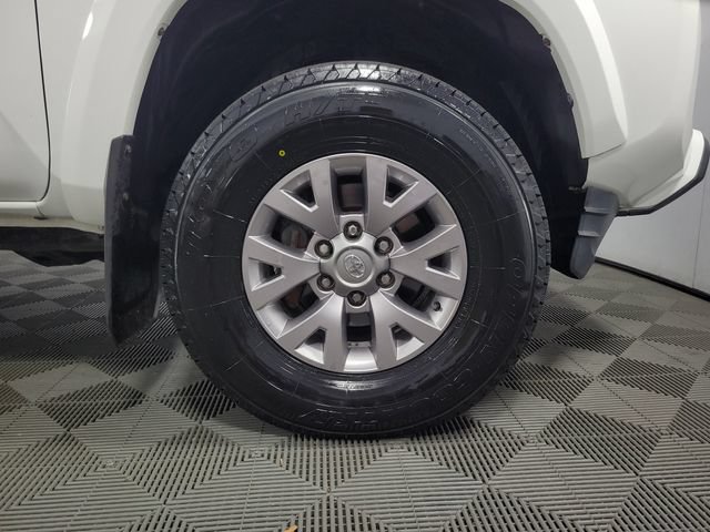 Used 2017 Toyota Tacoma SR5 AWD/4WD image 11
