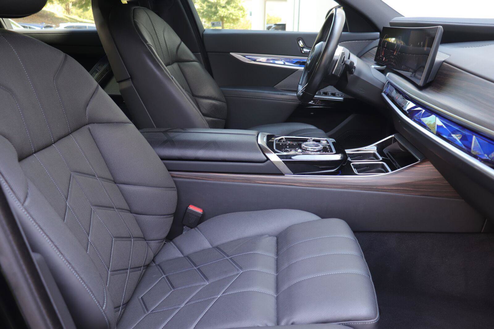 Used 2023 BMW 740i RWD image 16