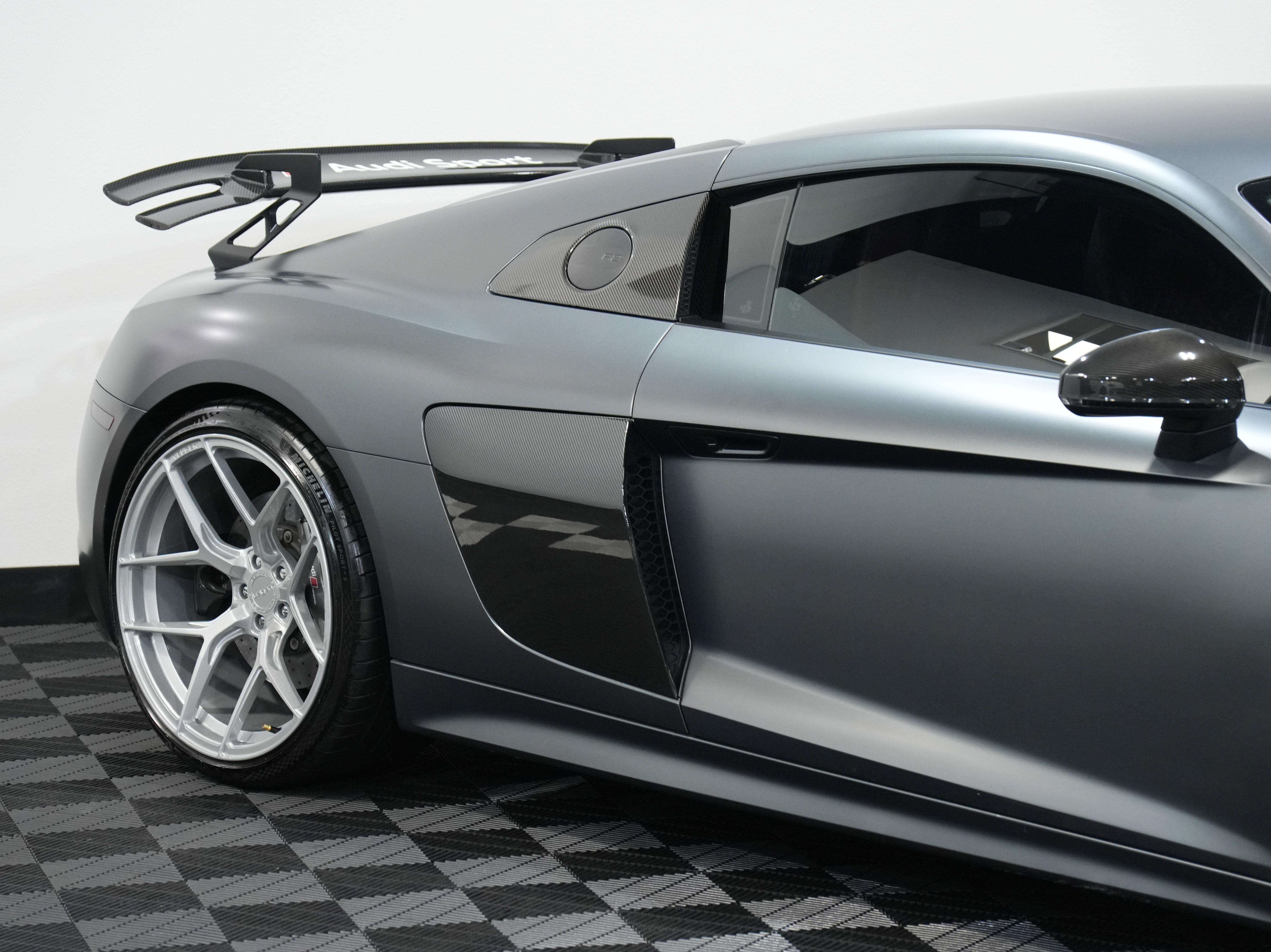 Used 2017 Audi R8 V10 plus image 13