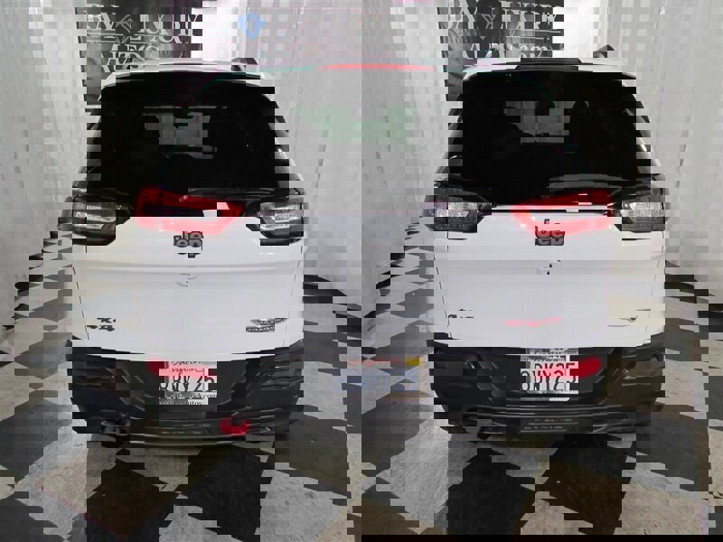 Used 2018 Jeep Cherokee Trailhawk image 20