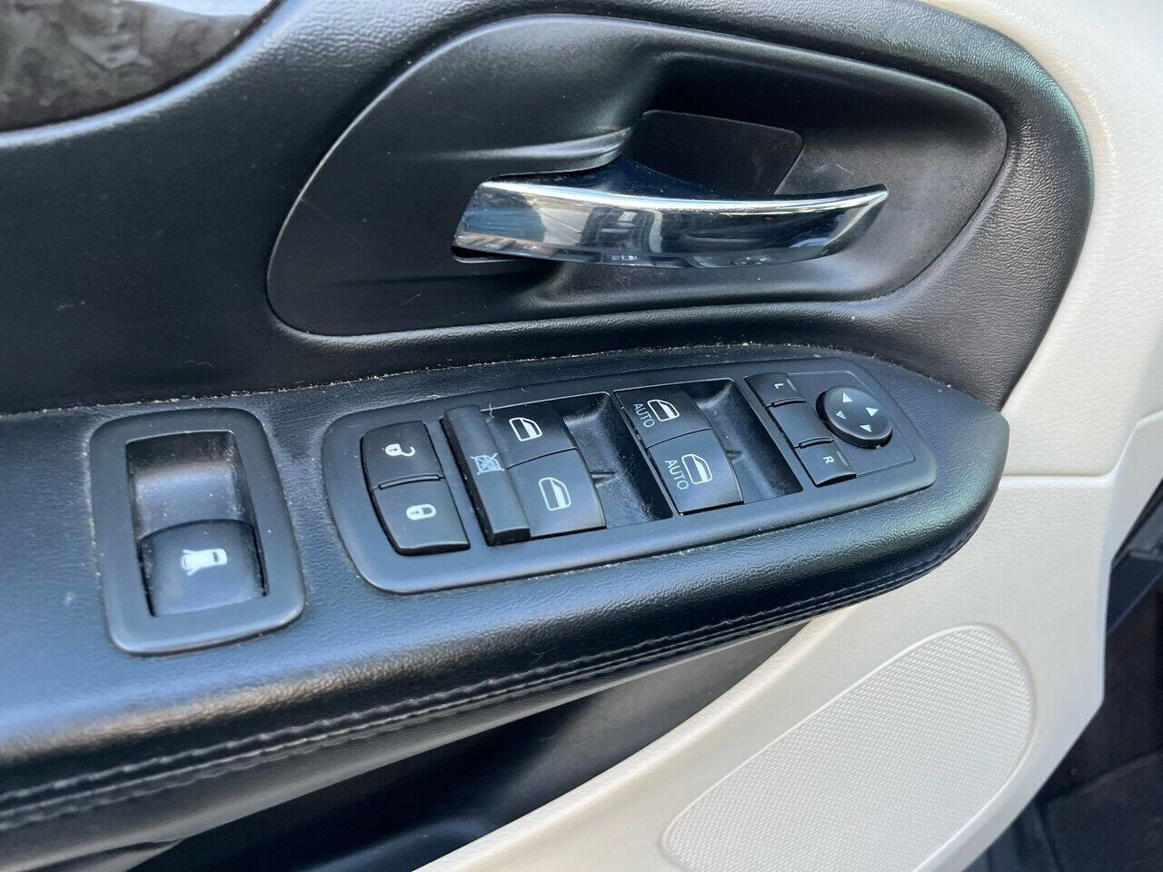 Used 2017 Dodge Grand Caravan SE w/ Power Window Group image 27