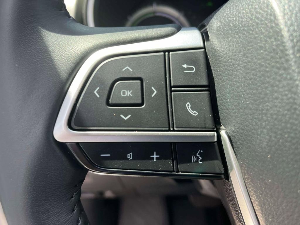 Used 2024 Toyota Highlander XLE AWD/4WD image 29