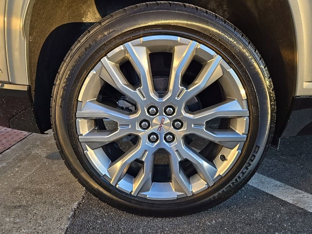 Used 2024 GMC Acadia Denali w/ Super Cruise Package image 9