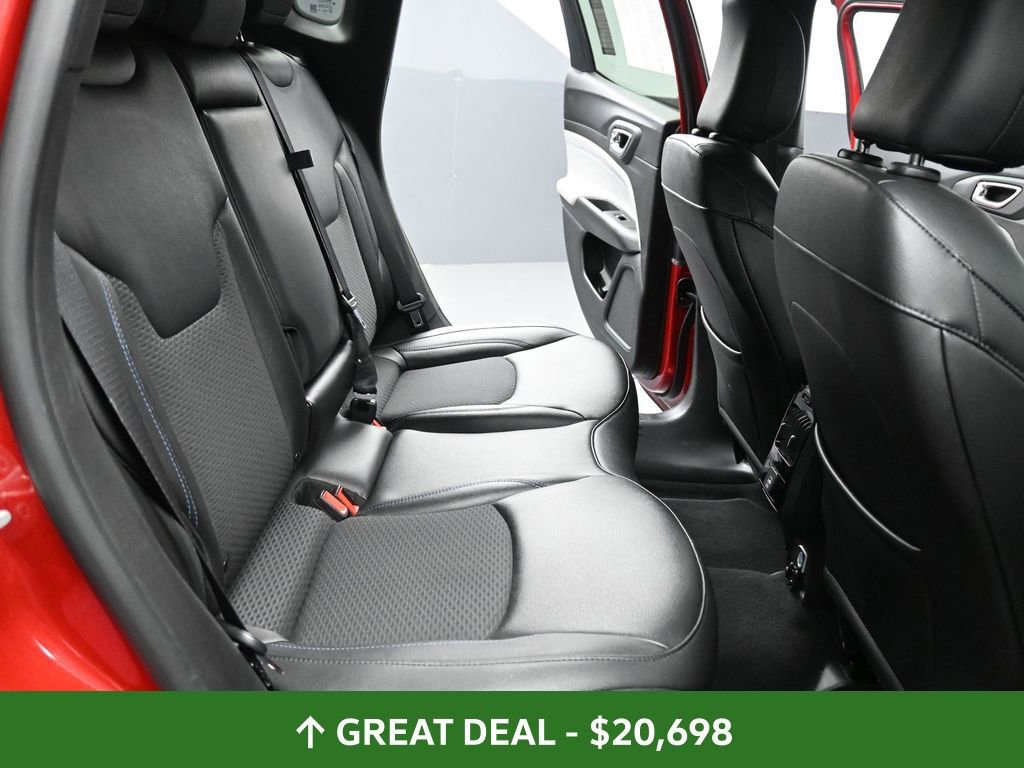 Used 2025 Jeep Compass Latitude image 40