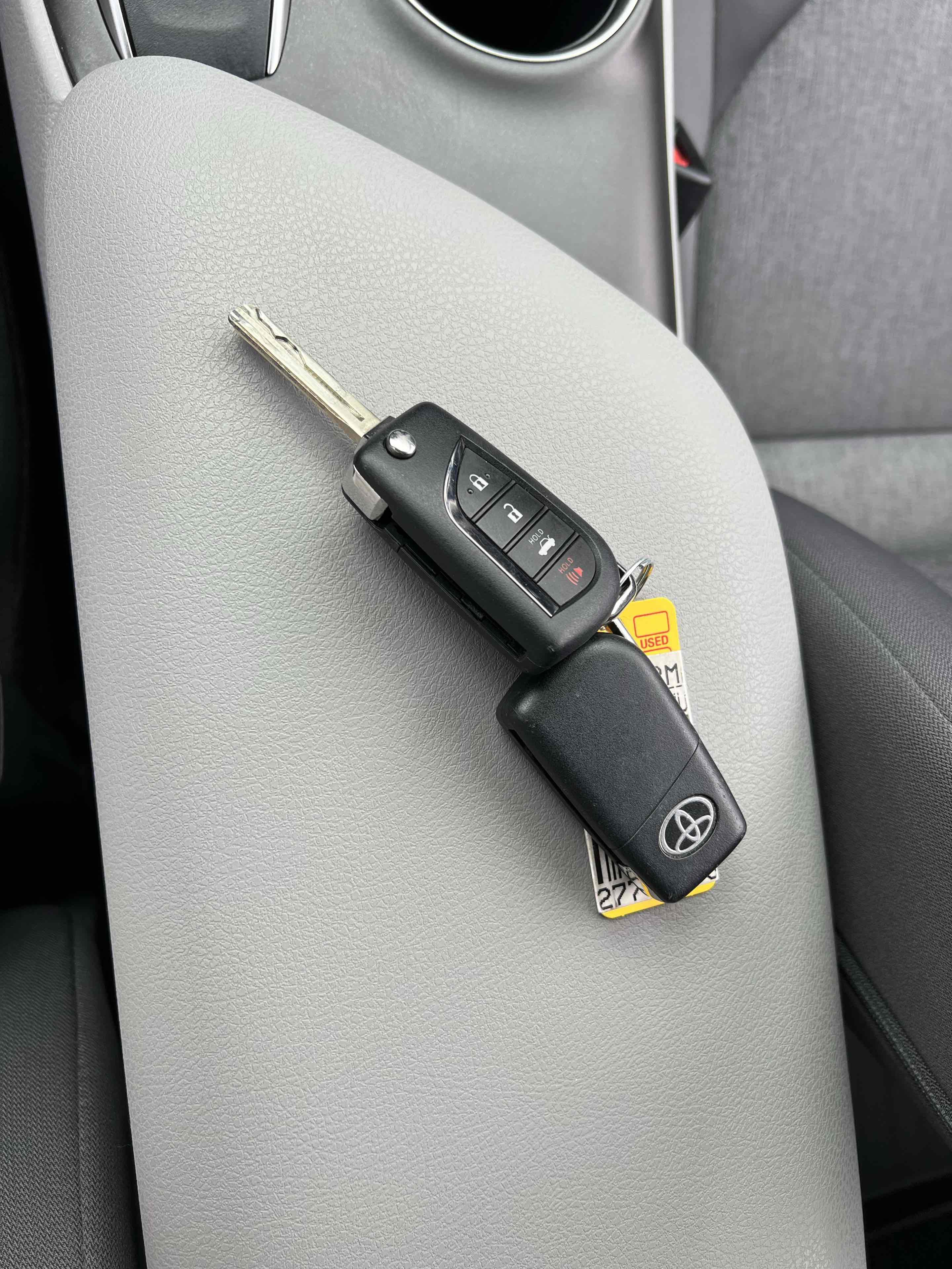 Used 2021 Toyota Camry LE image 9