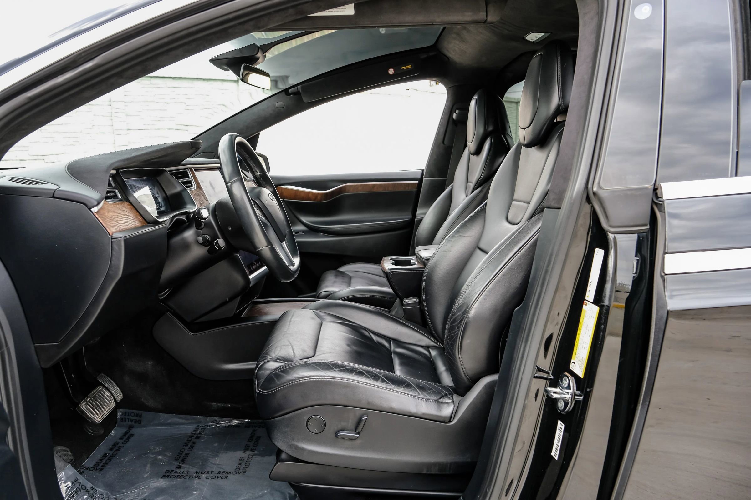 Used 2017 Tesla Model X 90D image 4