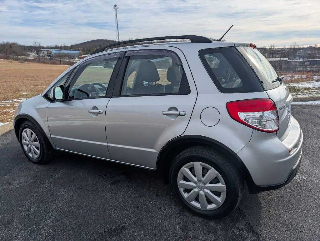 Used 2011 Suzuki SX4 AWD Hatchback image 8