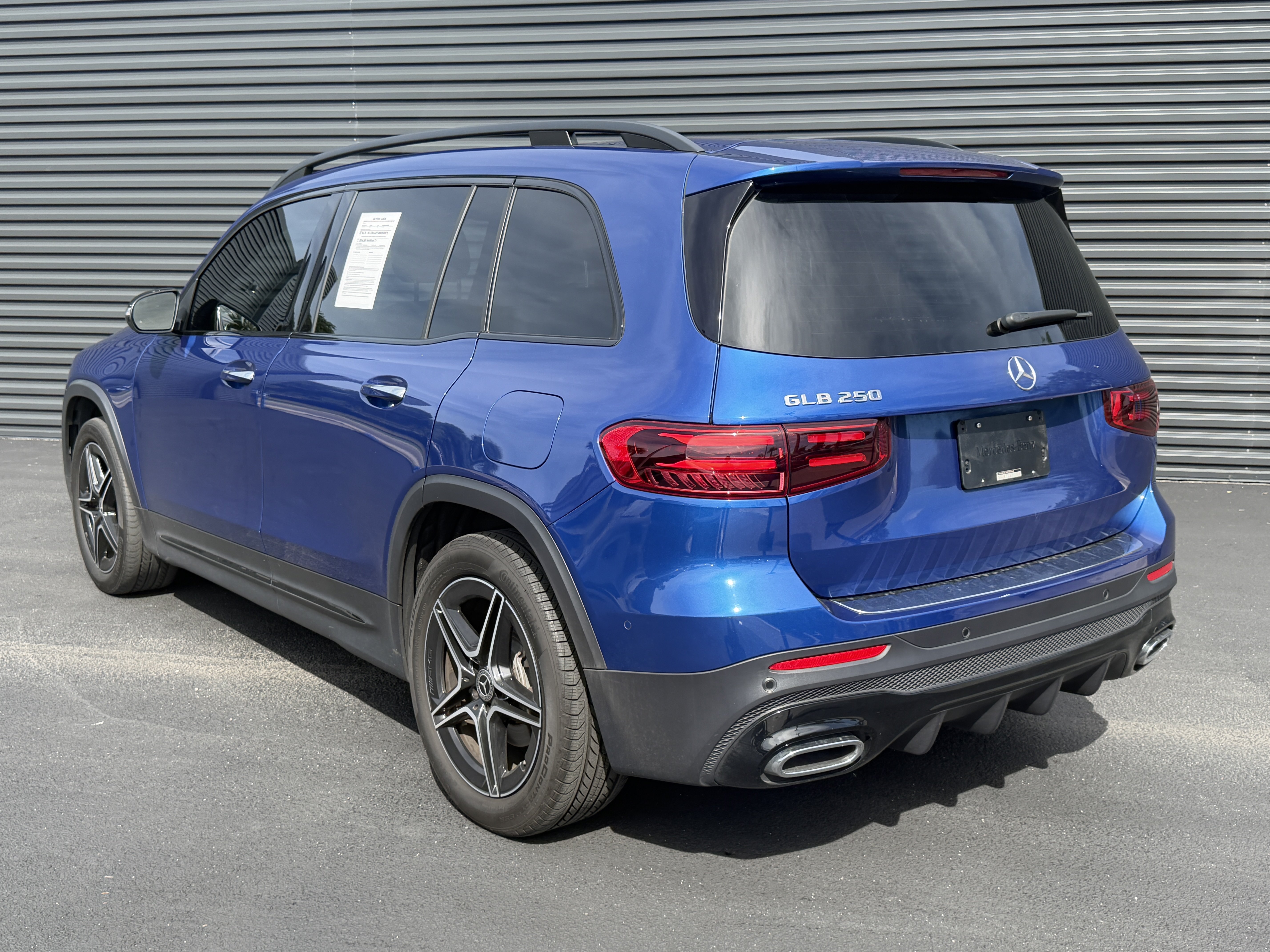 Used 2024 Mercedes-Benz GLB 250 image 3