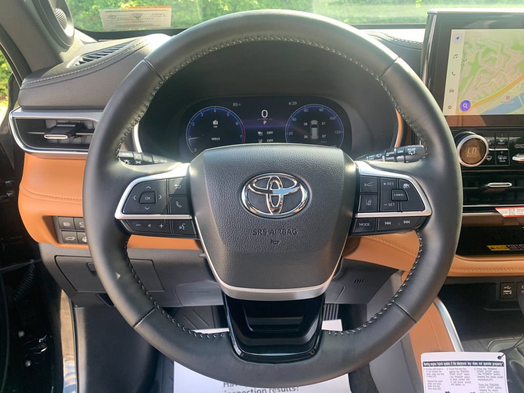 Used 2026 Toyota Highlander Platinum AWD/4WD image 29
