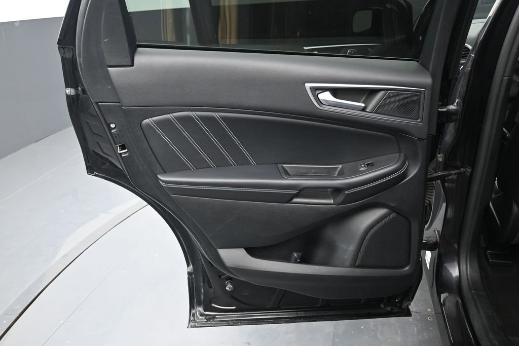 Used 2022 Ford Edge ST w/ Equipment Group 401A AWD/4WD image 9