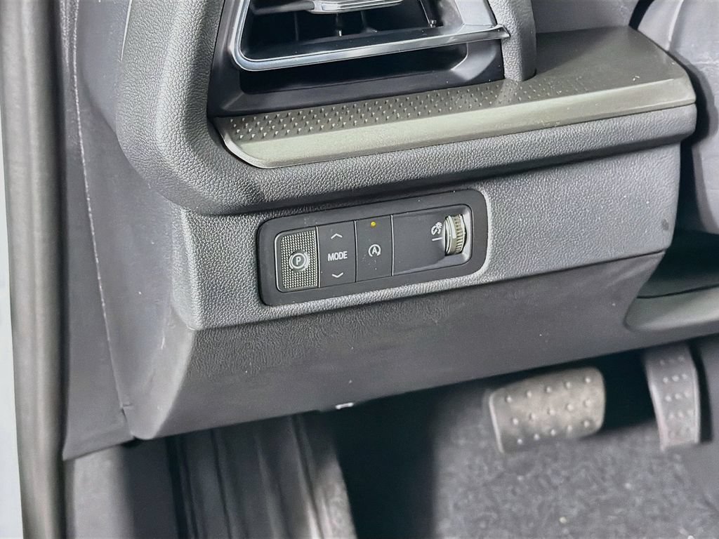 New 2027 Chevrolet Traverse LT w/ Midnight/Sport Edition FWD image 10
