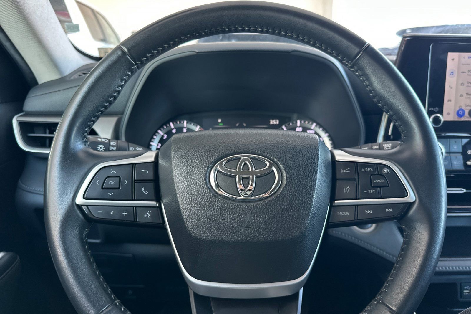 Used 2024 Toyota Highlander LE image 24