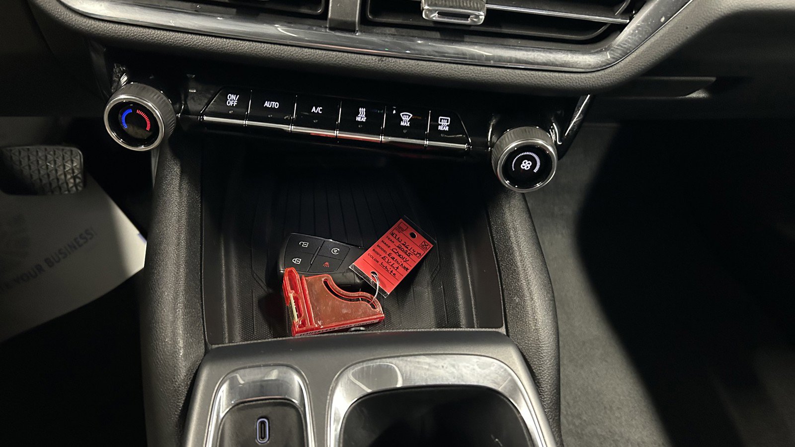 Used 2025 Chevrolet Equinox EV LT w/ Comfort Package image 34