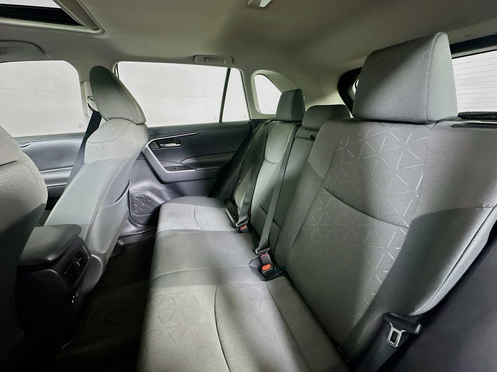 Used 2021 Toyota RAV4 XLE w/ Convenience Package image 14