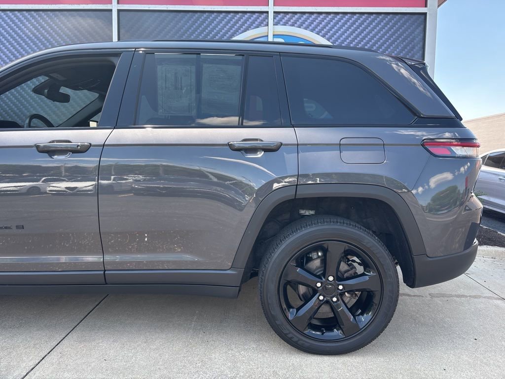 Used 2022 Jeep Grand Cherokee Altitude image 17