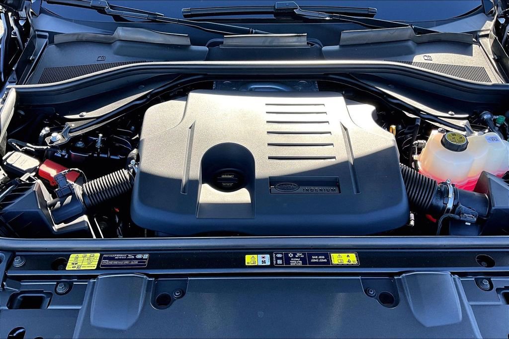 New 2026 Land Rover Range Rover SE image 11