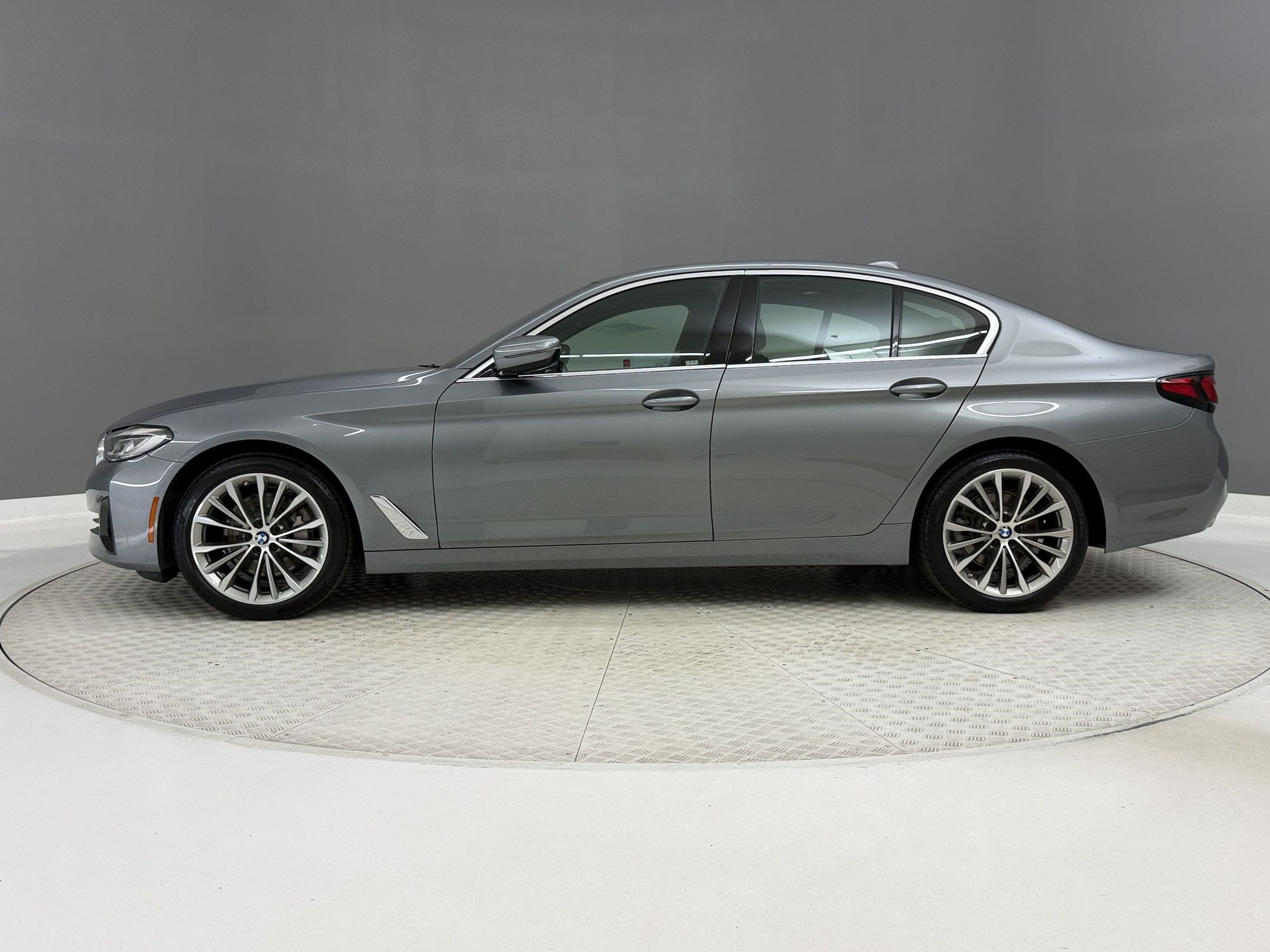 Certified 2023 BMW 530i w/ Convenience Package RWD image 2
