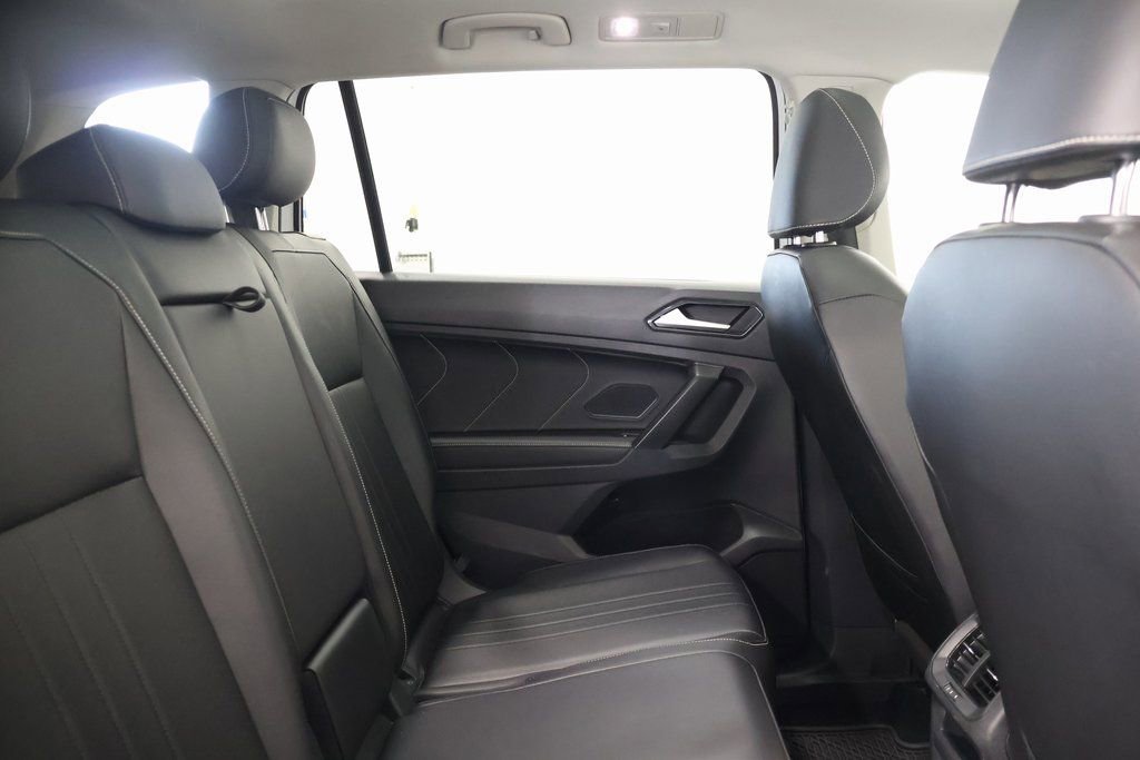 Used 2022 Volkswagen Tiguan SE w/ Panoramic Sunroof Package image 24