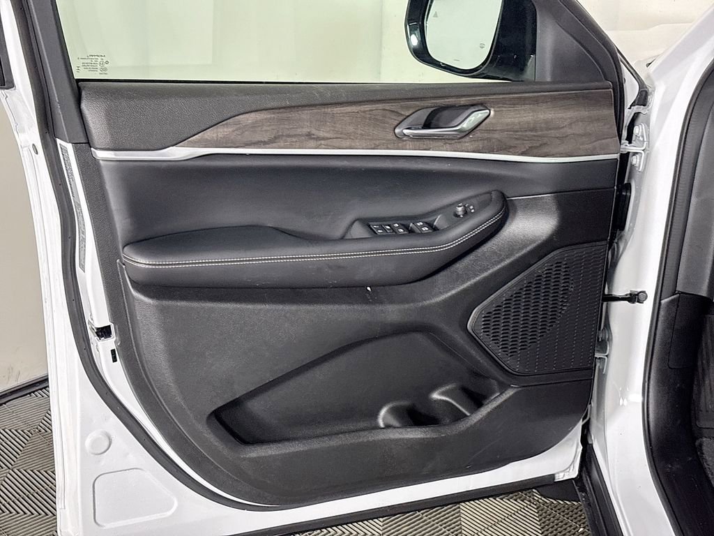 New 2026 Jeep Grand Cherokee Altitude AWD/4WD image 10