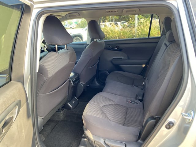 Used 2023 Toyota Highlander LE AWD/4WD image 52