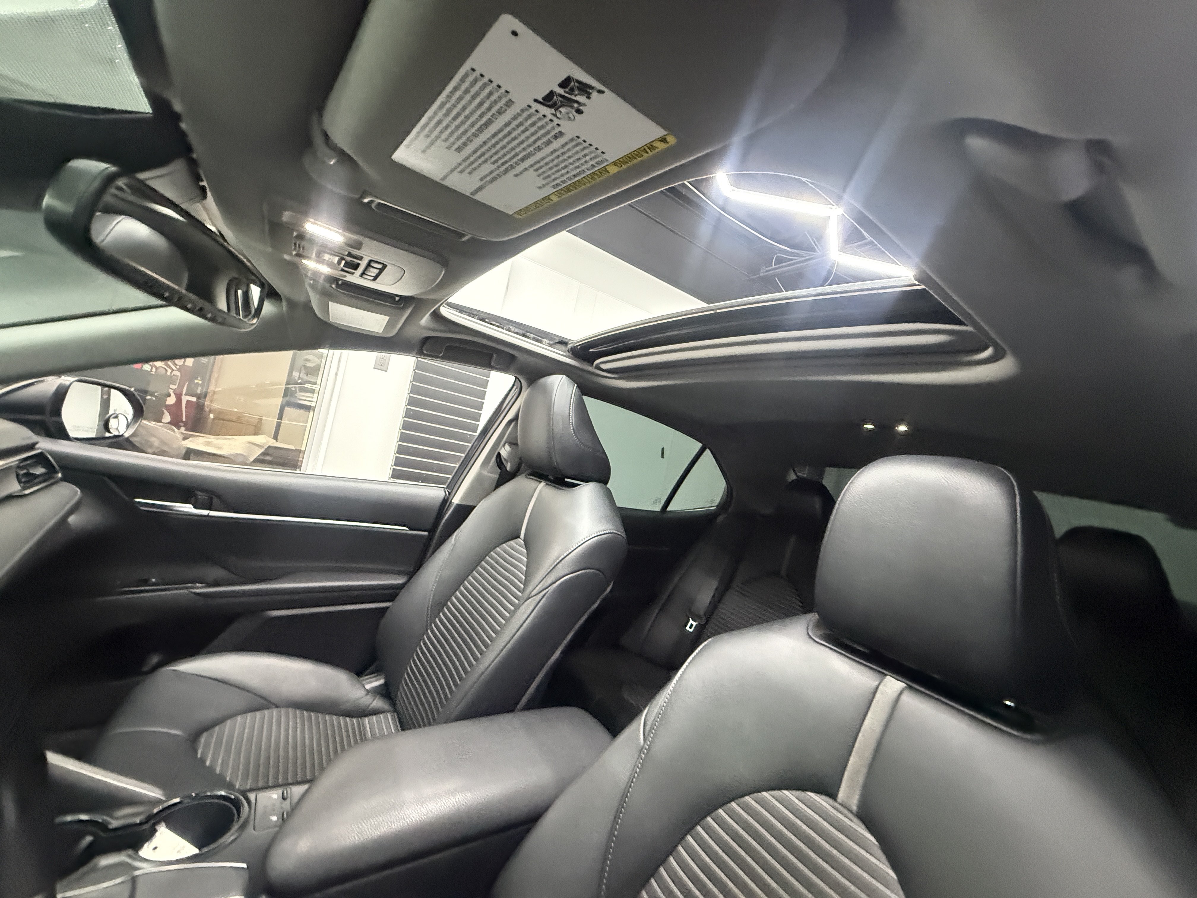 Used 2019 Toyota Camry SE FWD image 11